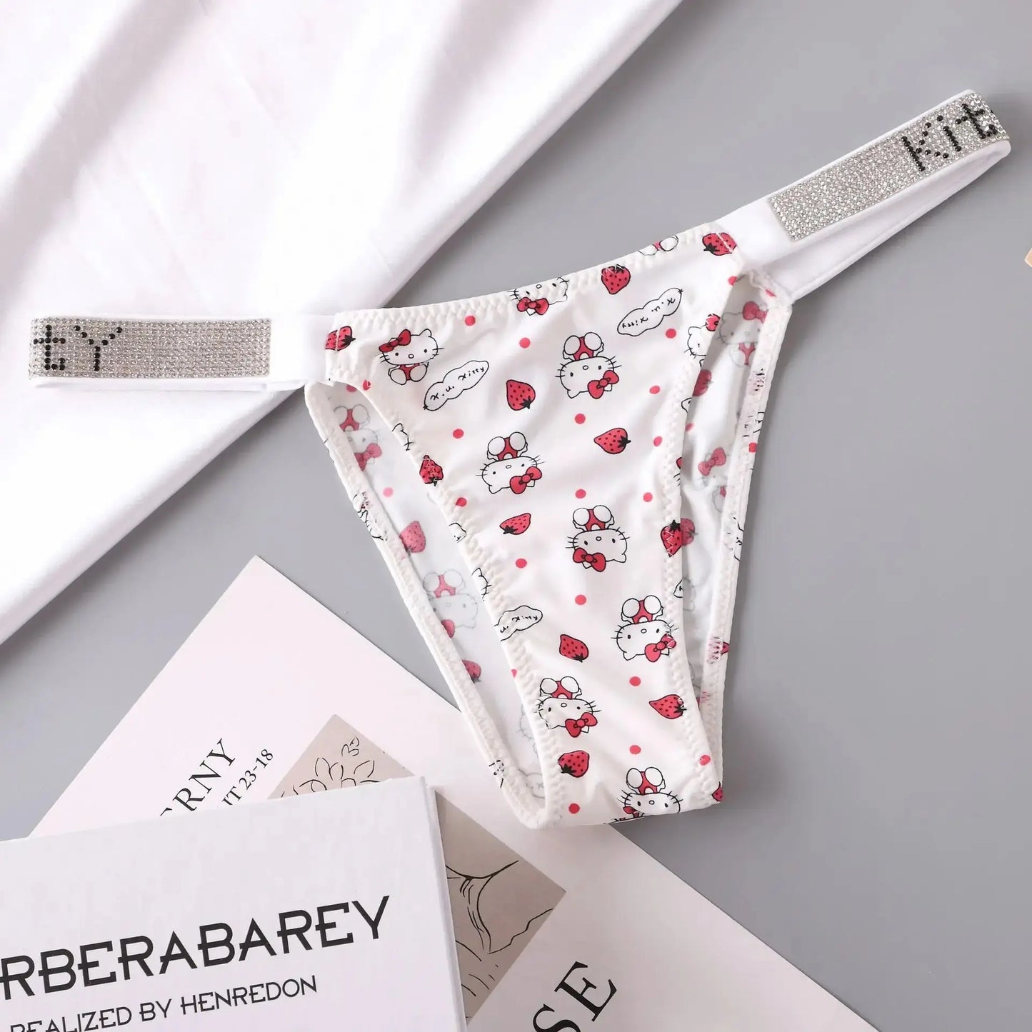 Kawaii Tanga Damen – Hello Kitty Anime Panties mit Strass - Erofantasy