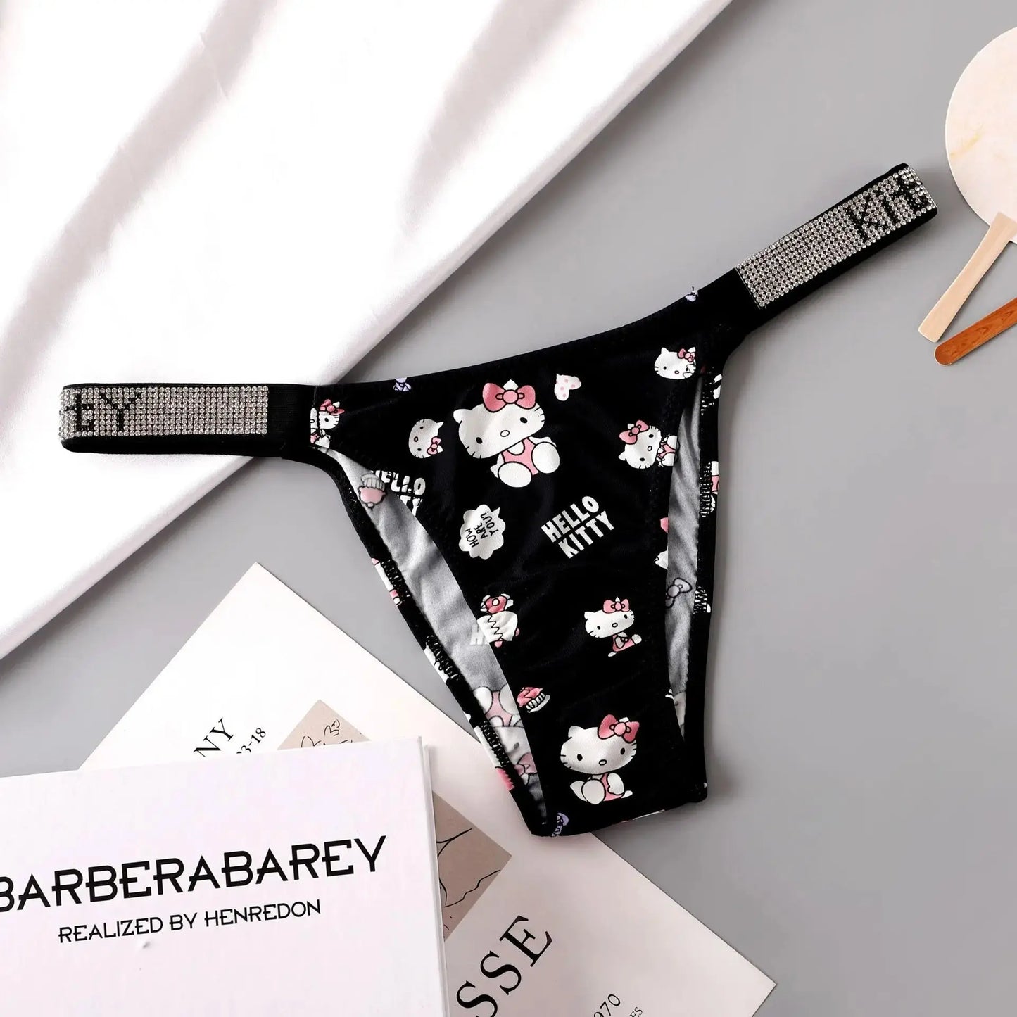 Kawaii Tanga Damen – Hello Kitty Anime Panties mit Strass - Erofantasy
